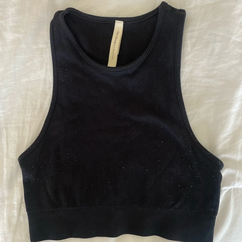Aritzia | Babaton Ribbed Crop Tank Top - Black & Brown - Picture 3 of 8
